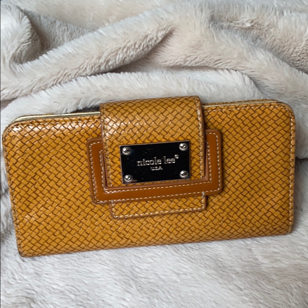 Nicole Lee wallet